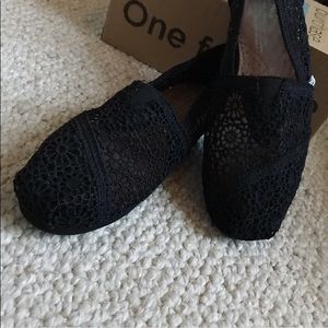 Toms Women’s Classic Black Crochet Flats